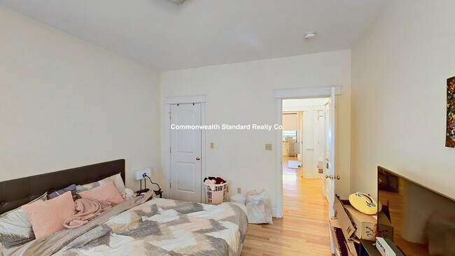 Building Photo - 27 Glenville Ave