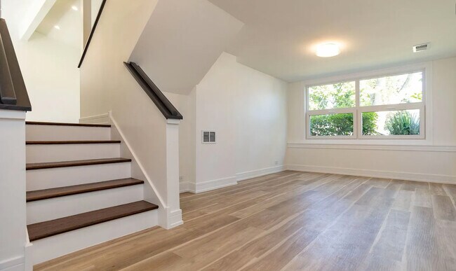 Building Photo - 440 Sheryl Ln