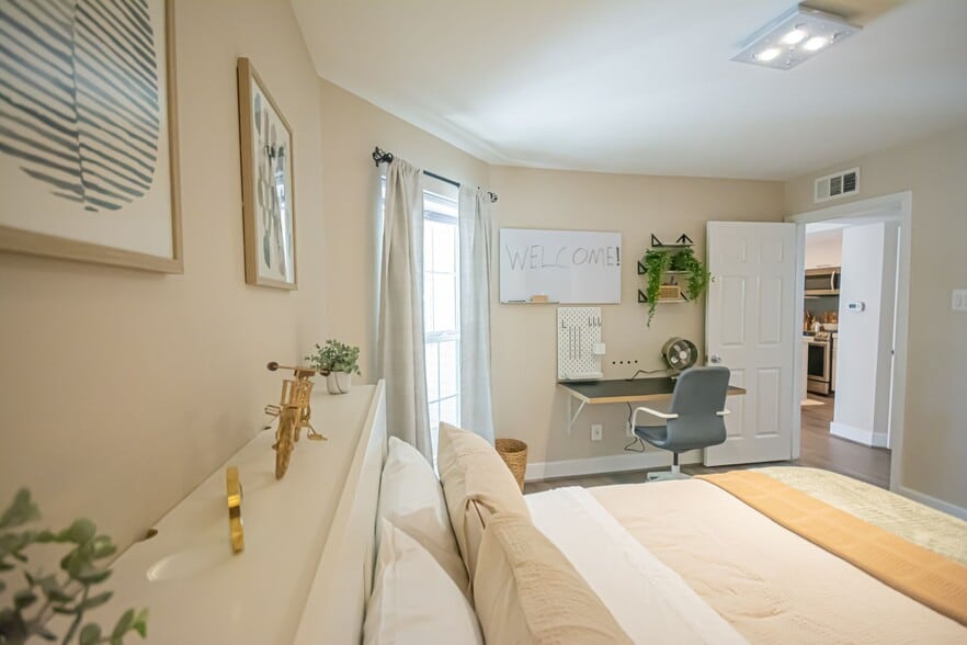 Building Photo - 1504 Lincoln Way