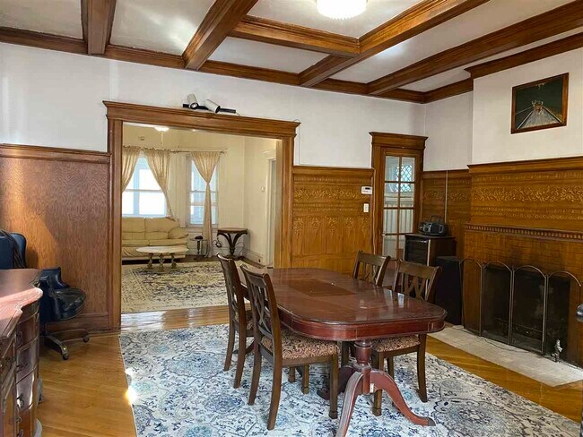 Building Photo - 163 Jewett Ave