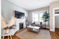 Building Photo - Rare Kenwood townhome, Across from Campus