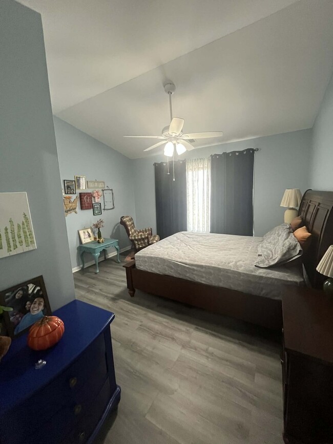 Building Photo - 9337 Harrison St