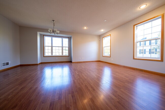 Building Photo - 7929 Stratford Cir N