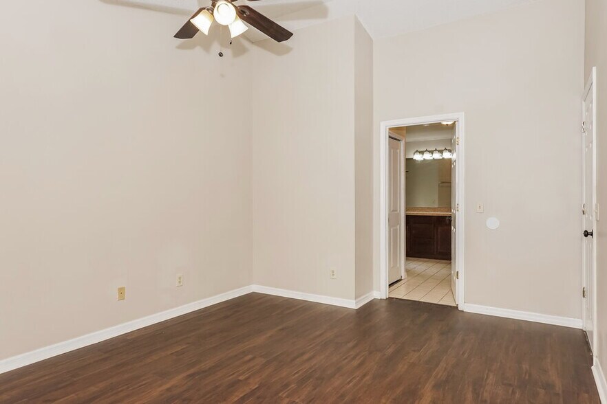 Building Photo - 1561 Ortega Ave