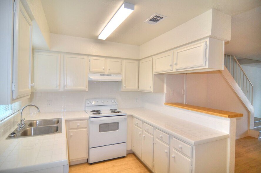 Building Photo - 2194 Aspen Dr
