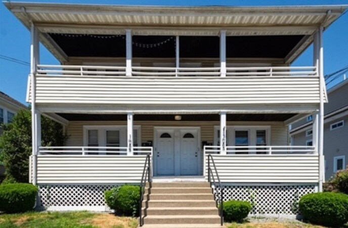 Building Photo - 1085 Main St