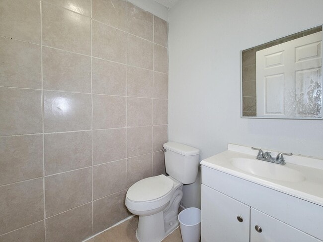 Building Photo - 711 Ave A Ave