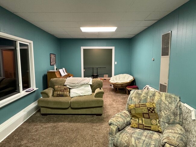 Building Photo - Gougeon Lake House