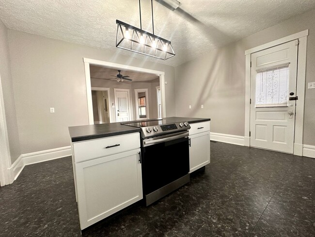 Building Photo - Updated 3-Bedroom Gem with Classic Charm a...