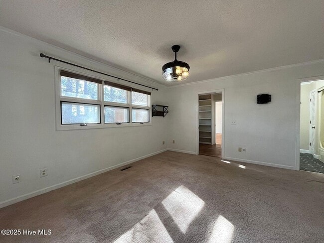 Building Photo - 7 Ash Ct