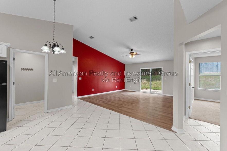 Building Photo - 216 Lustan Dr