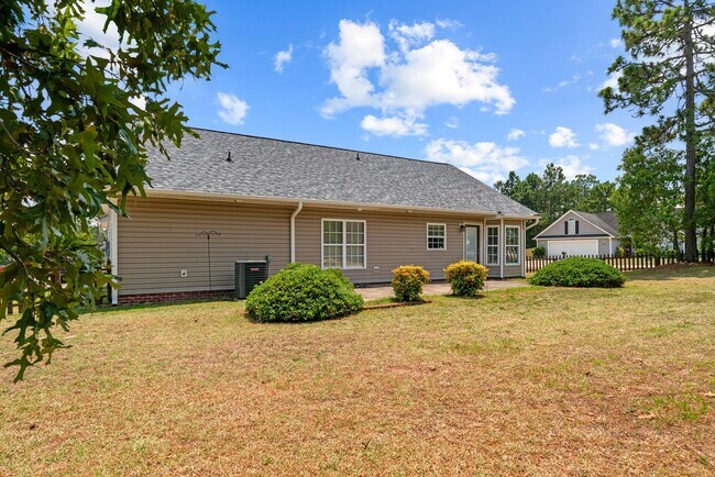 Building Photo - 3 Bed 2 Bath Convenient to Fayetteville and Raleigh