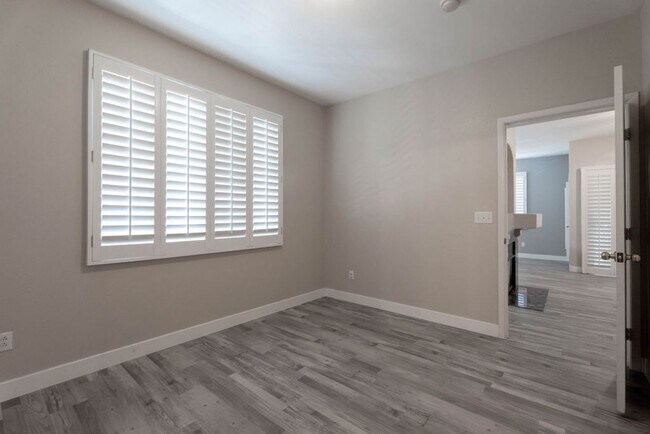 Building Photo - 9050 W Warm Springs Rd