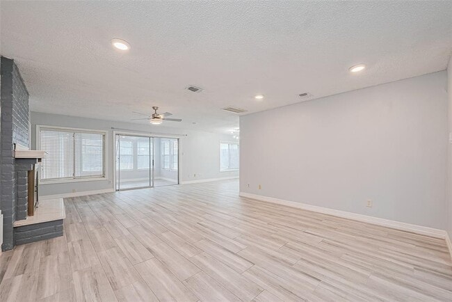 Building Photo - 2115 Streamcrest Ln