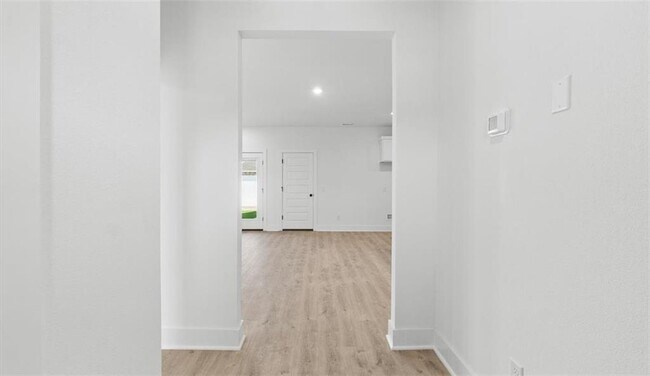 Building Photo - 4856 W Aurora St