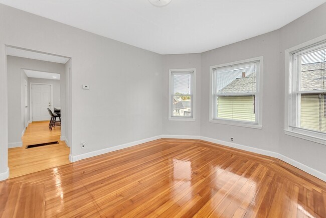 Building Photo - 17 Weymouth Ave