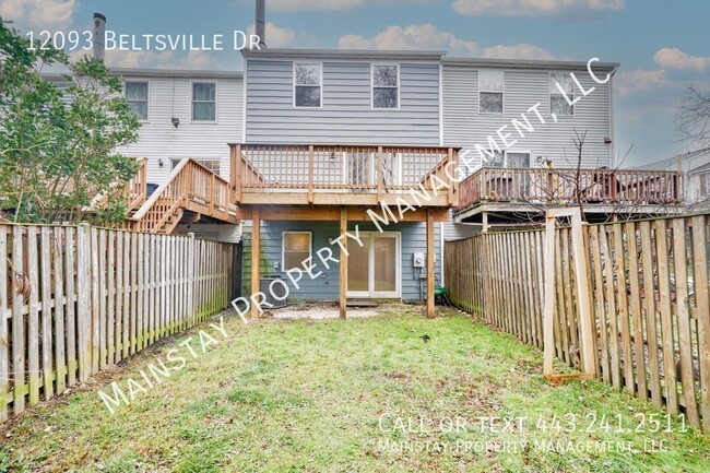 Building Photo - Updated 3 Bedroom Townhome W/ Fenced Yard!