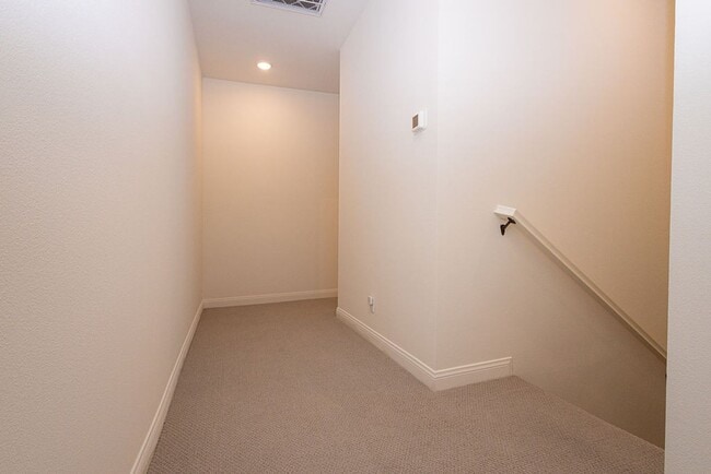 Building Photo - Bright and Airy Split-Level Townhouse in W...