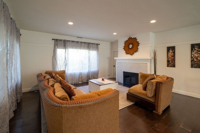 Building Photo - 6407 Dix St