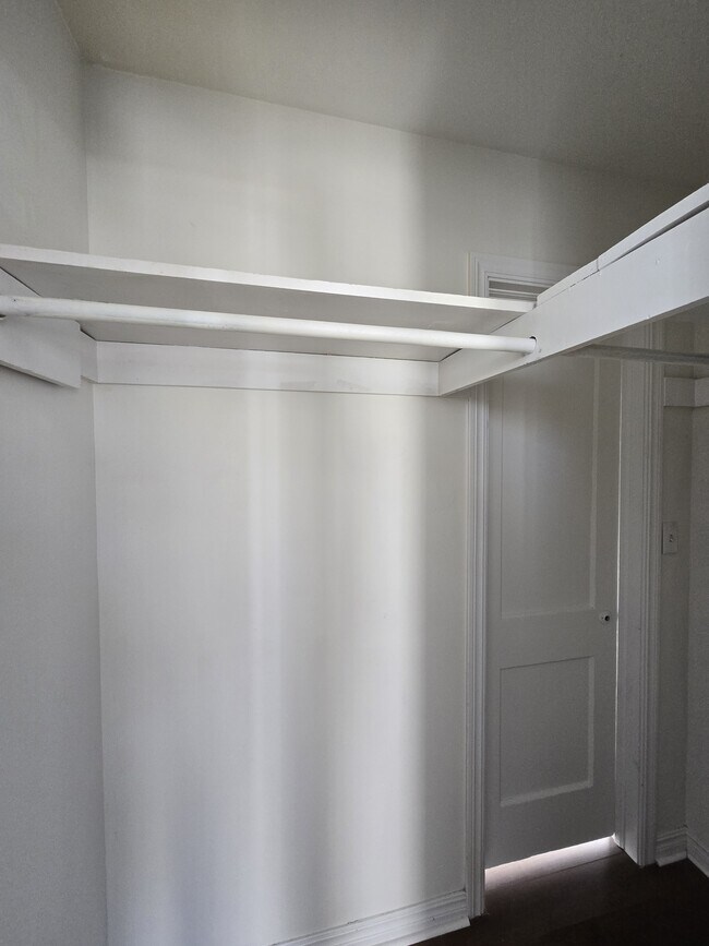 Building Photo - 511 Funston