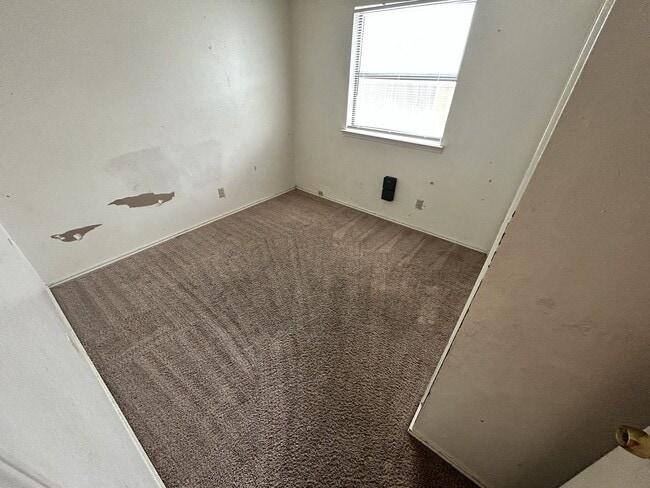 Building Photo - 2218 Hilltop Loop