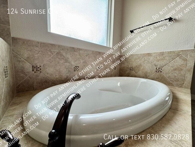 Building Photo - 124 Sunrise Cir