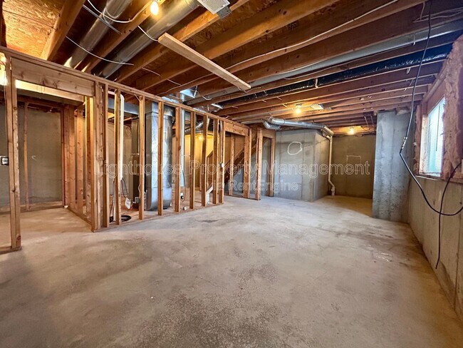 Building Photo - 2104 Shiloh Point SE