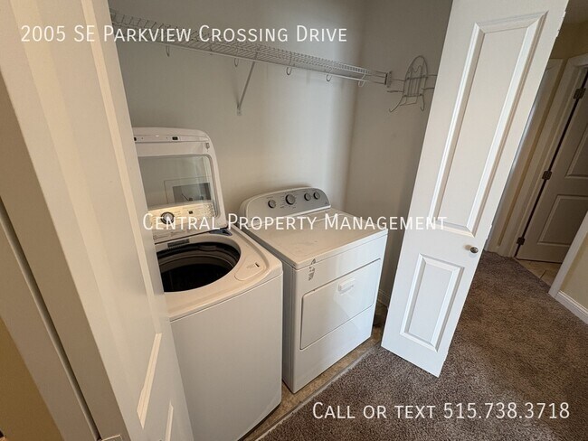 Building Photo - 2005 SE Parkview Crossing Dr