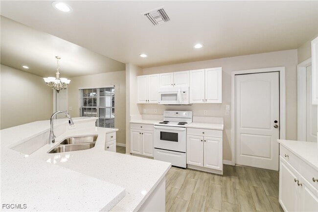 Building Photo - 1057 Lilac St E