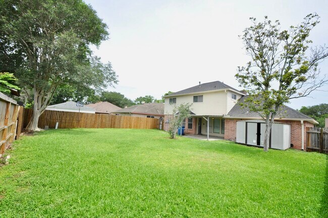Building Photo - 6822 La Puente Dr