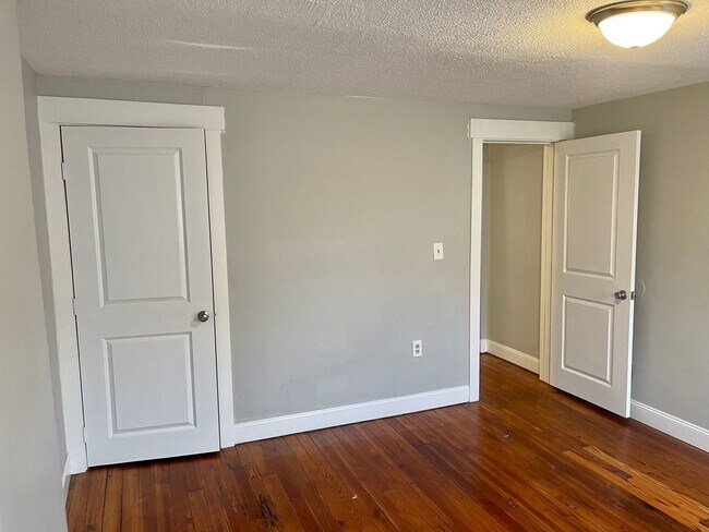 Building Photo - 117-119 Innis