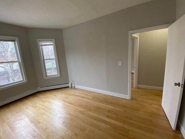 Building Photo - 139 Bowdoin St