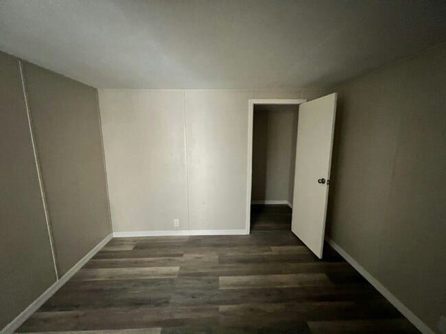 Building Photo - 2 Tower Manor Cir E