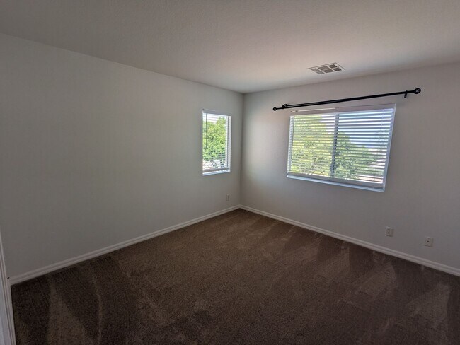 Building Photo - Beautiful 5 Bedroom Summerlin Home with Loft, Balcony & Mountain Views