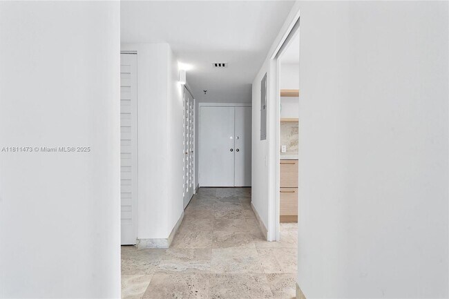 Building Photo - 2575 S Bayshore Dr