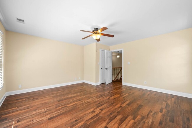 Building Photo - 2 Bedroom 2 1/2 Bath Dog Friendly Condo Fo...