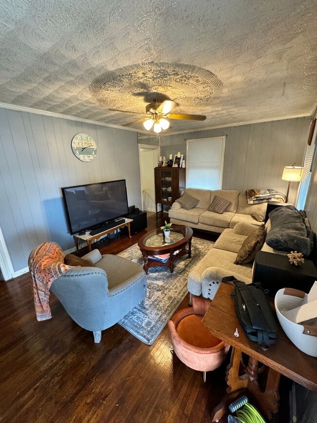 Building Photo - 3 bed house in Church Hill! Central HVAC, laundry, yard with shed!