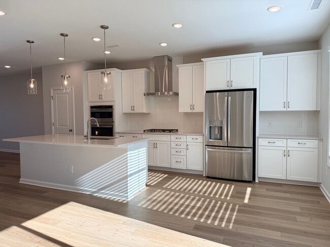 Building Photo - AMAZING Residence, Near Educational Facilities, With Wonderful Amenities!