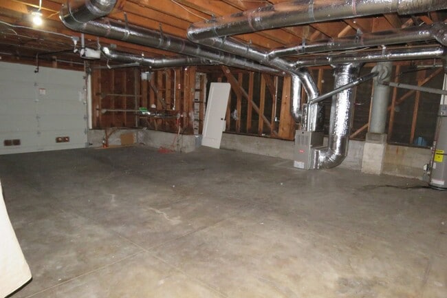 Building Photo - 2 BEDROOM SUNSET HOUSE - PLUS BONUS ROOM