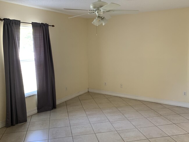 Building Photo - 269 SW Ridgecrest Dr