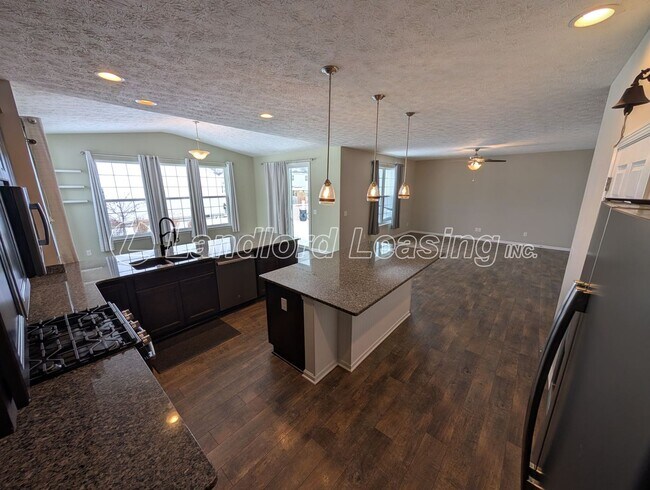 Building Photo - Stunning 5-Bedroom Home in Northpointe Estates with Finished Basement