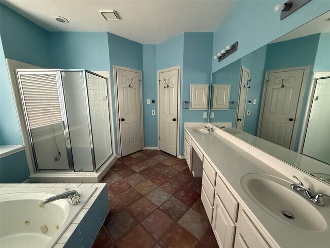 Building Photo - 14334 Fair Knoll Way