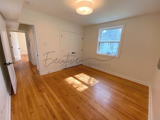 Building Photo - Spacious 4-Bedroom with Custom Finishes in...