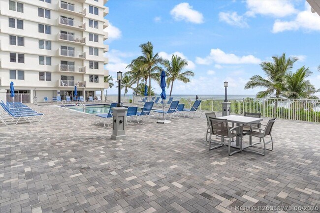 Building Photo - 3215 S Ocean Blvd