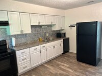 Building Photo - 402 Randy Blvd