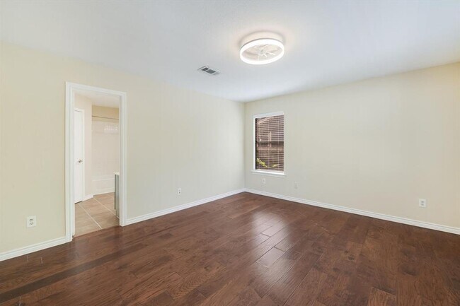 Building Photo - 6808 Luckenbach Ln