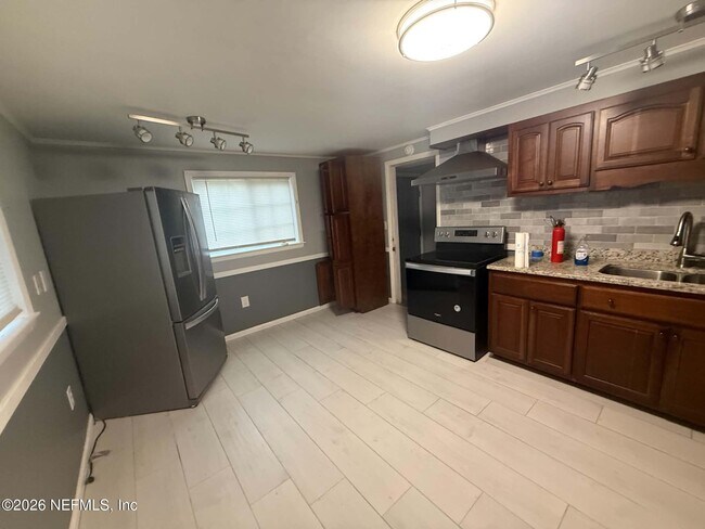 Building Photo - 203 SW 51st Ave
