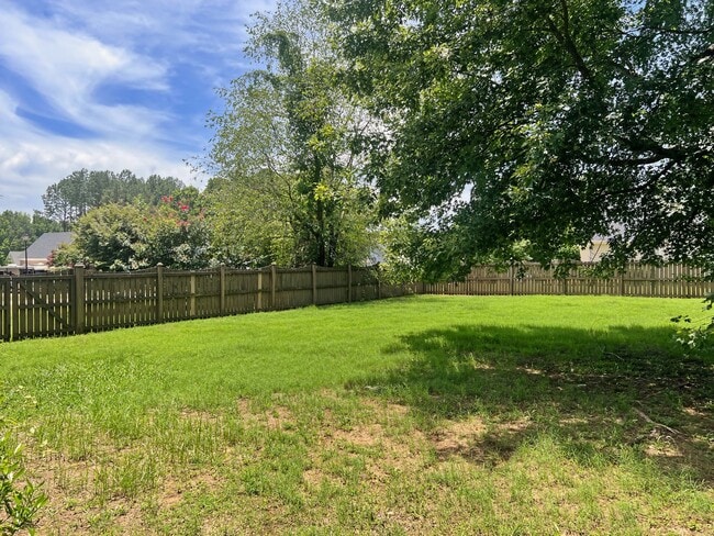 Building Photo - 3108 Summer Oaks Dr