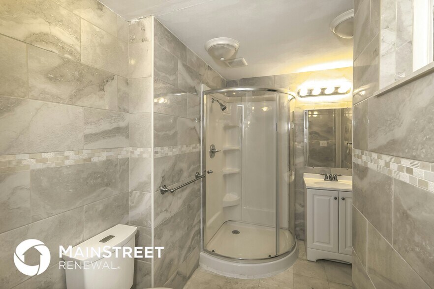 Building Photo - 4215 Tarpon Rd