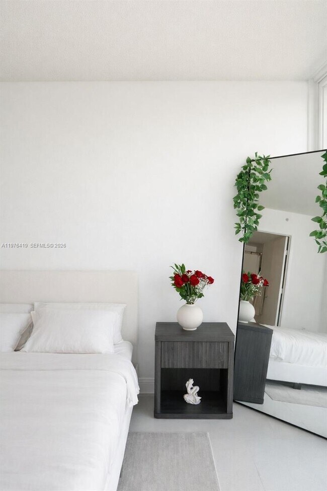 Building Photo - 1861 NW S River Dr